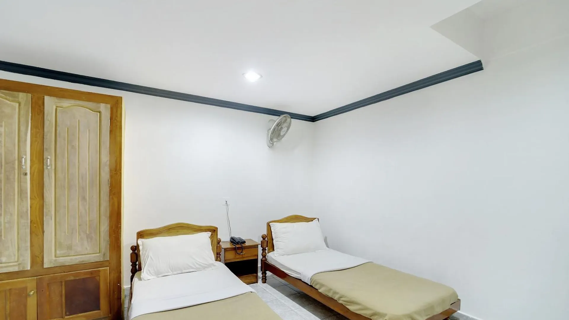 Hotel O Pathanamthitta Near Mahatma Gandhi Statue