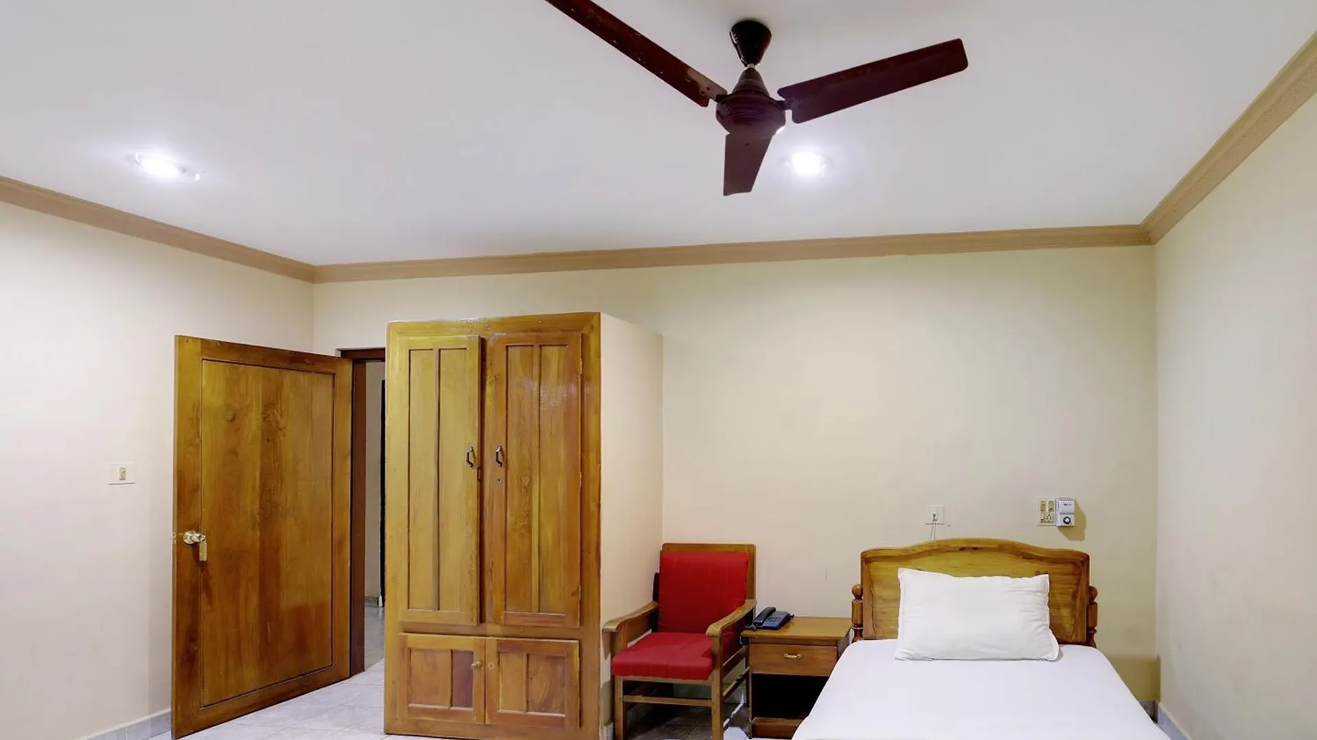 Hotel O Pathanamthitta Near Mahatma Gandhi Statue 3*,  India