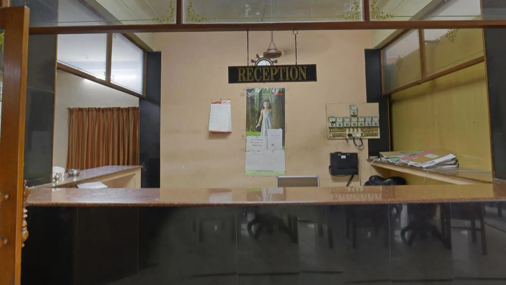 ***  Hotel O Pathanamthitta Near Mahatma Gandhi Statue India
