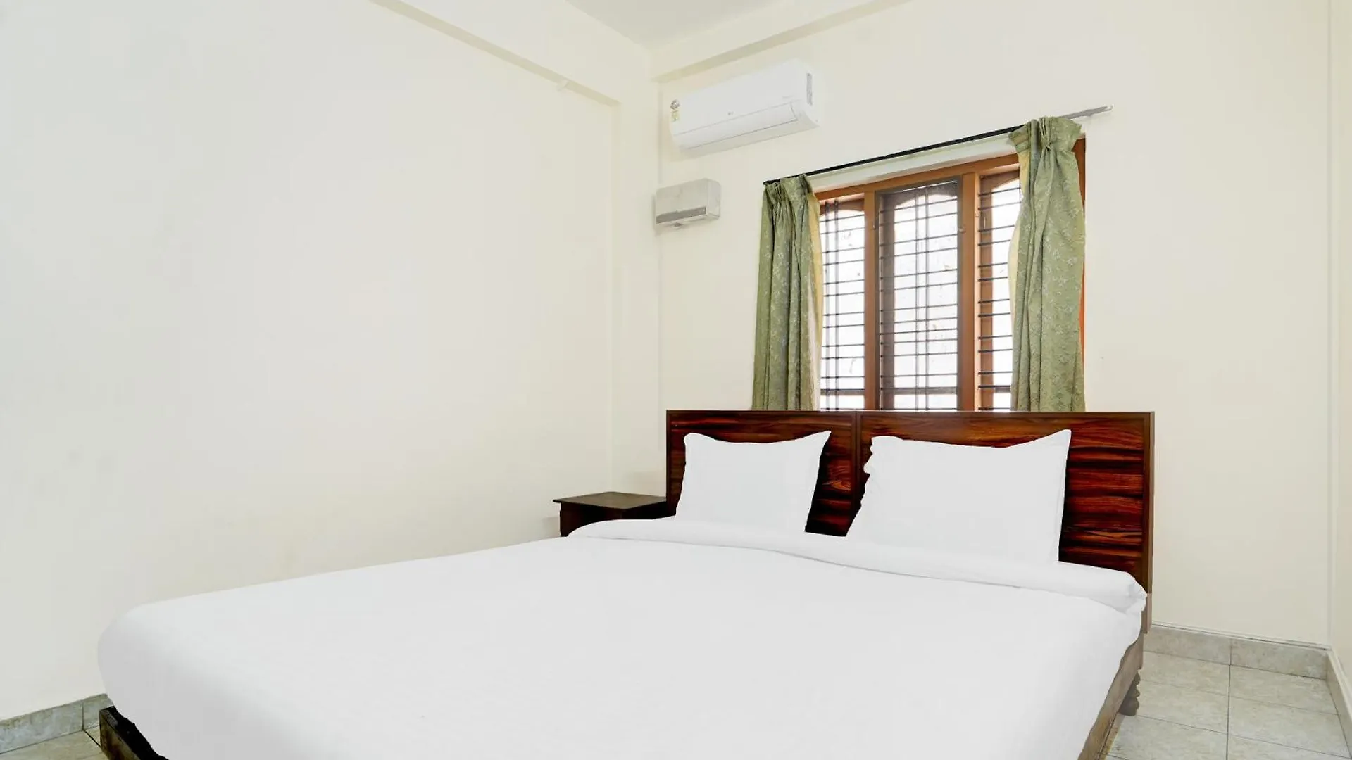Super Hotel O Pathanamthitta Near Mahatma Gandhi Statue 3*,  Indie