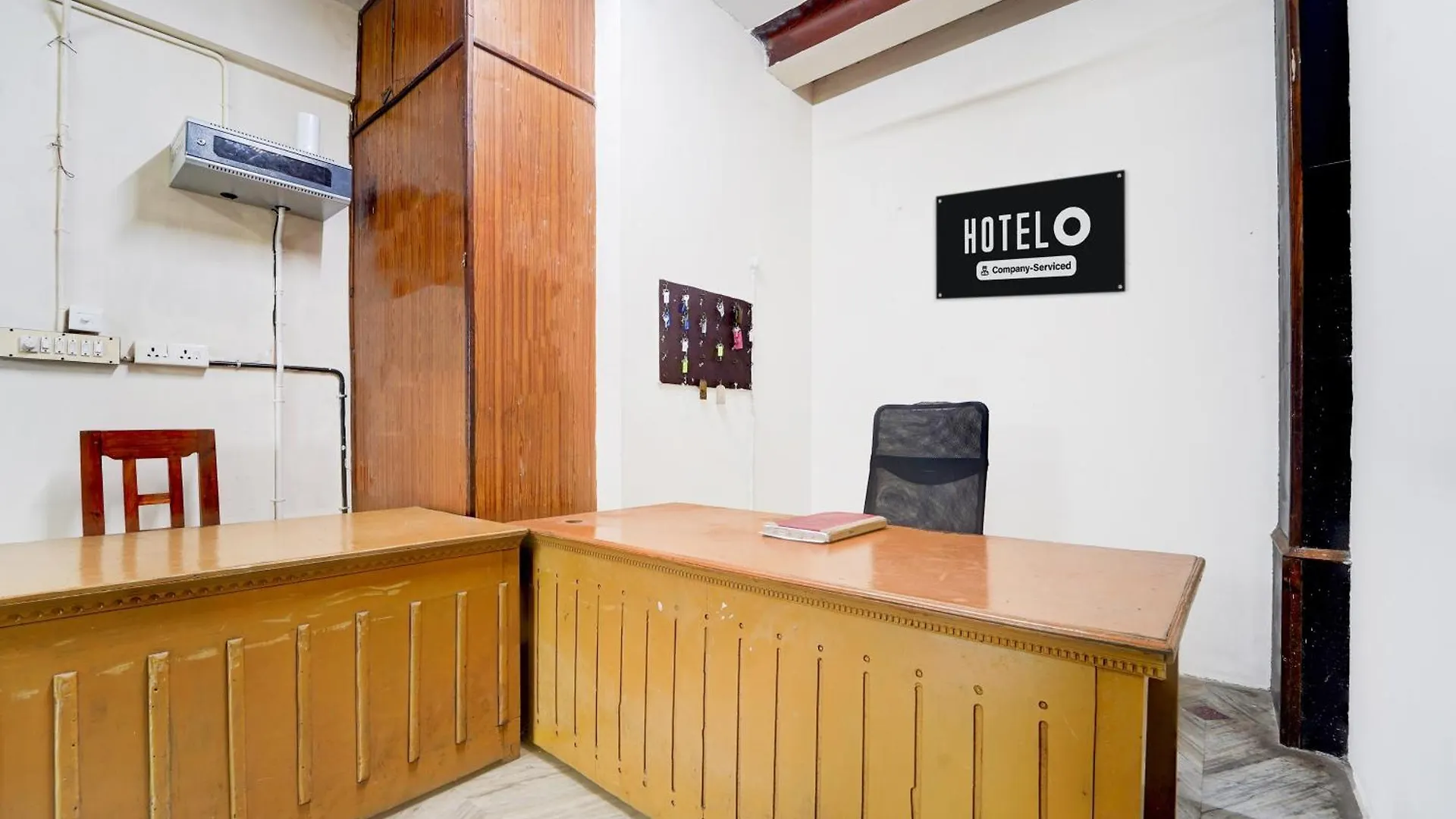 Super Hotel O Pathanamthitta Near Mahatma Gandhi Statue
