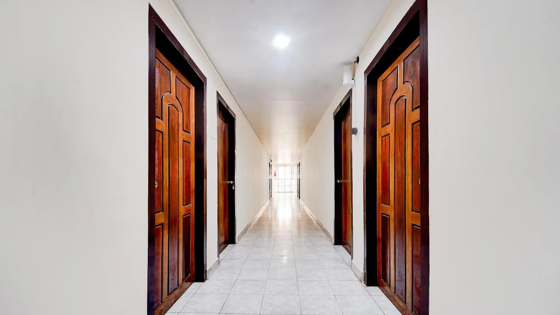 Super Hotel O Pathanamthitta Near Mahatma Gandhi Statue Indie