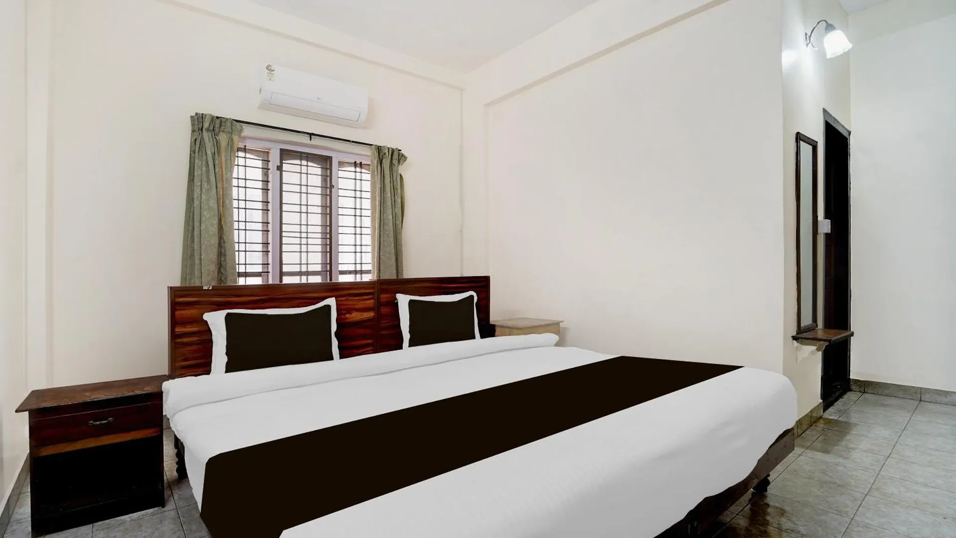 ***  Super Hotel O Pathanamthitta Near Mahatma Gandhi Statue Indie