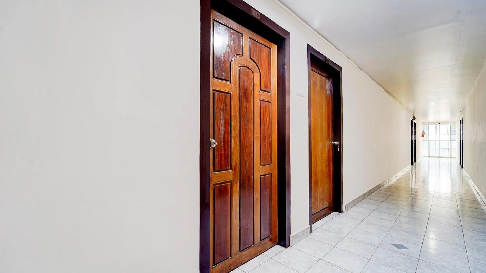Super Hotel O Pathanamthitta Near Mahatma Gandhi Statue