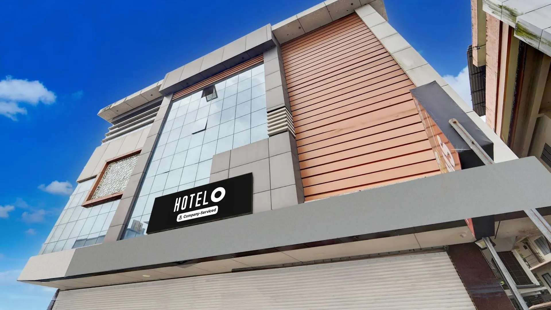 Super Hotel O Pathanamthitta Near Mahatma Gandhi Statue Hindistan
