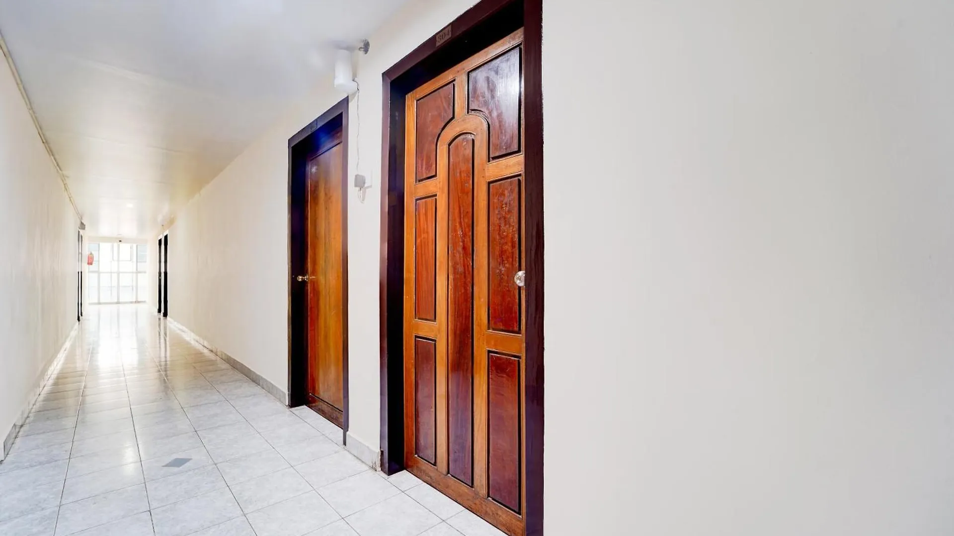 Super Hotel O Pathanamthitta Near Mahatma Gandhi Statue